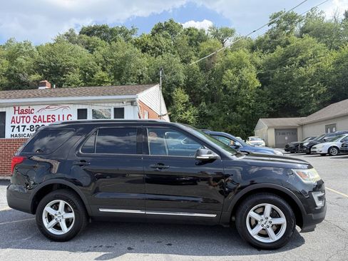 Used 2017 Ford Explorer XLT AWD/4WD image 4