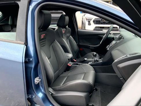 Used 2018 Ford Focus ST w/ Equipment Group 402A image 8