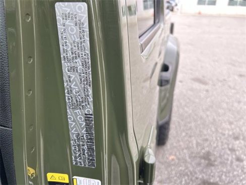 Used 2021 Jeep Gladiator Willys image 33