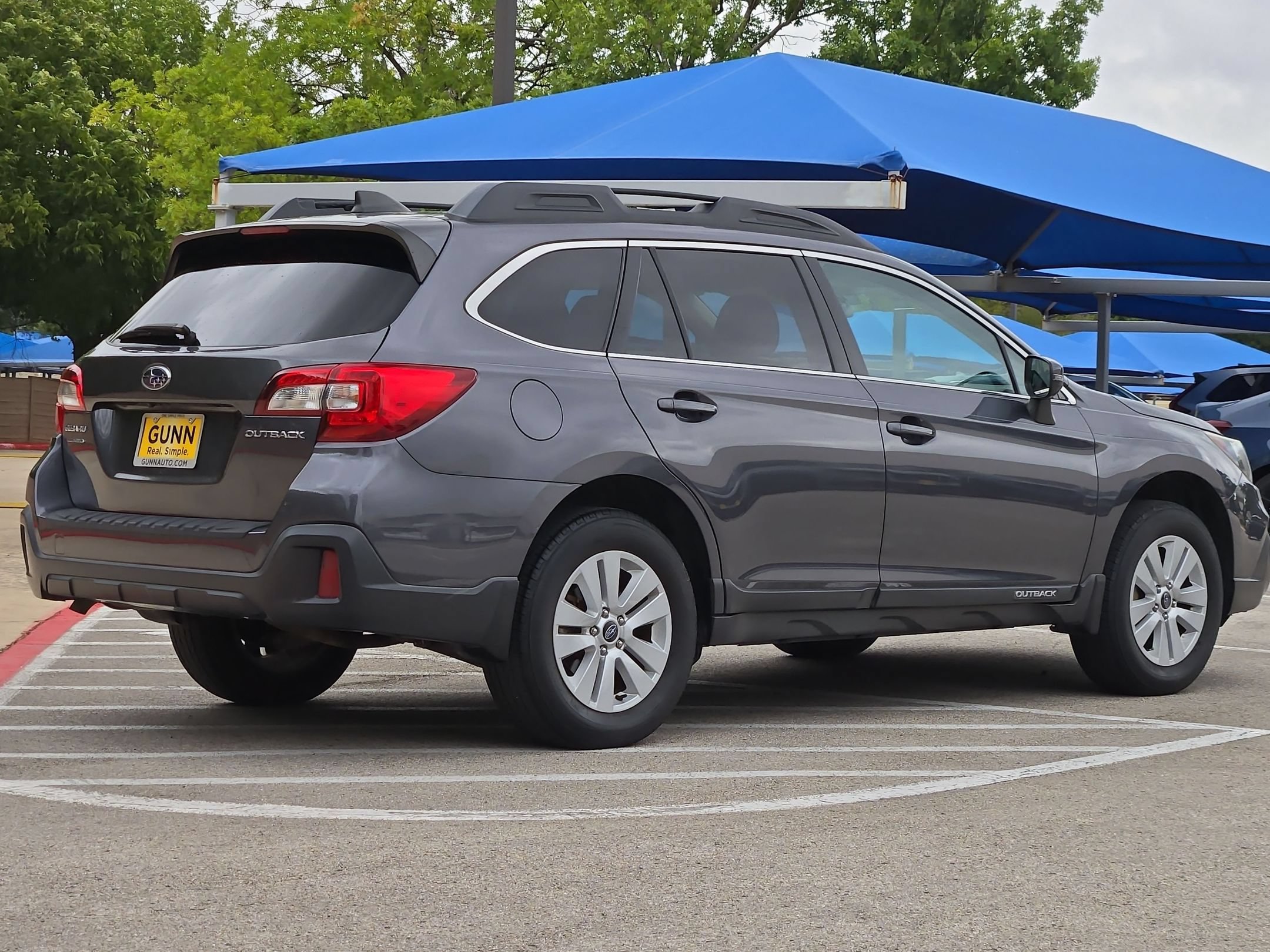 Used 2019 Subaru Outback 2.5i Premium w/ Popular Package #2 AWD/4WD image 3