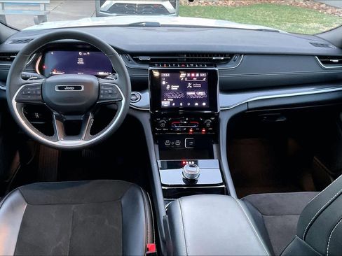 Used 2023 Jeep Grand Cherokee L Altitude image 14