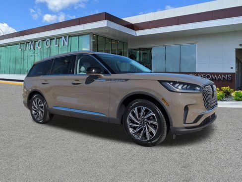 Used 2026 Lincoln Aviator 2WD image 2