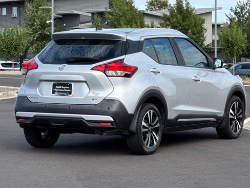Used 2020 Nissan Kicks SR image 3