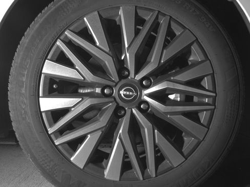 Used 2025 Nissan Altima 2.5 SV FWD image 13