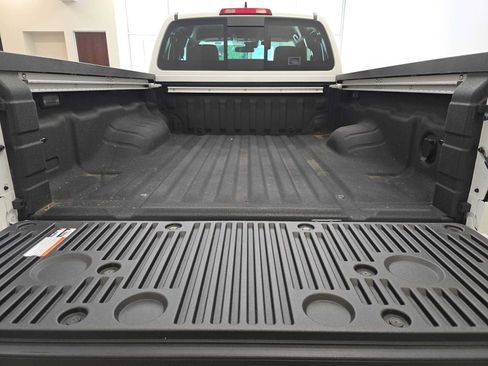 Used 2024 Nissan Frontier SV w/ SV Convenience Package RWD image 29