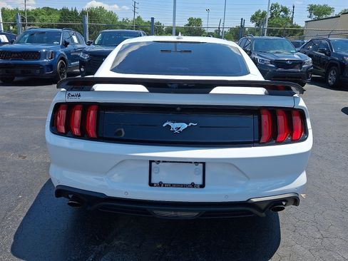 Used 2022 Ford Mustang Premium RWD image 5