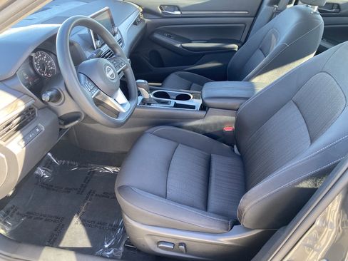 Used 2024 Nissan Altima 2.5 SV image 16