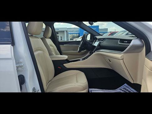 Used 2024 Jeep Grand Cherokee Limited image 10