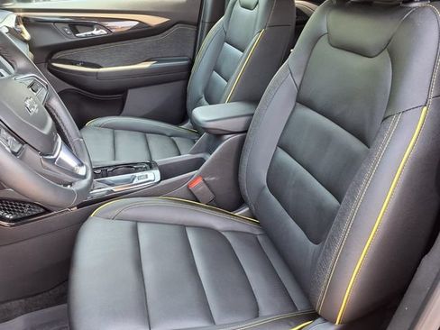 Used 2025 Chevrolet TrailBlazer ACTIV w/ Convenience Package FWD image 3