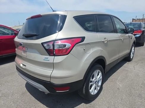 Used 2017 Ford Escape SE w/ SE Cold Weather Package FWD image 3