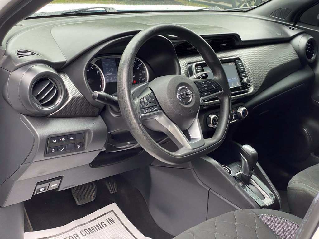 Used 2020 Nissan Kicks S FWD image 11