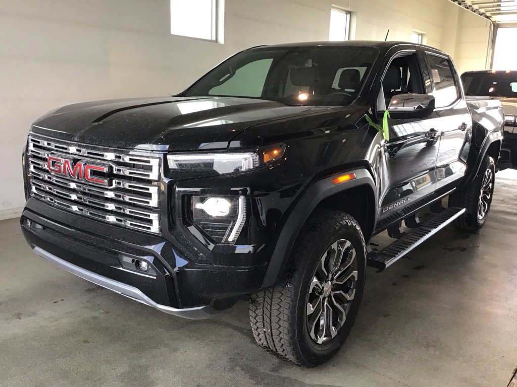 Used 2026 GMC Canyon Denali AWD/4WD image 2