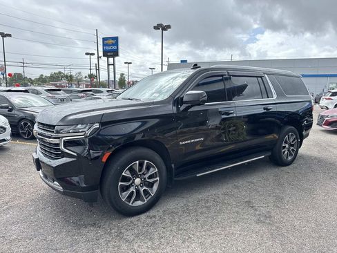 Used 2023 Chevrolet Suburban LT w/ LT Signature Plus Package AWD/4WD image 4