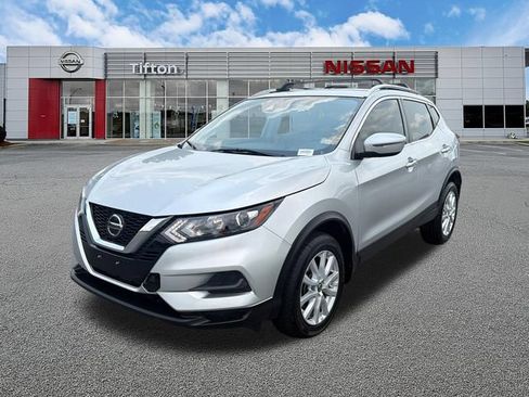 Used 2020 Nissan Rogue Sport SV FWD image 3