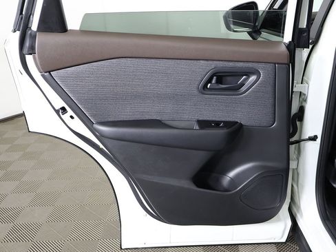 Used 2023 Nissan Rogue S AWD/4WD image 21