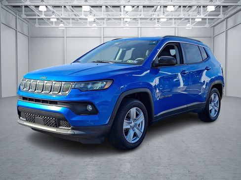 Used 2022 Jeep Compass Latitude image 3