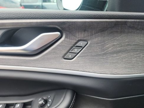 New 2025 Jeep Grand Cherokee Limited w/ Luxury Tech Group II image 21