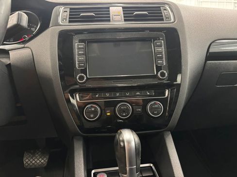 Used 2017 Volkswagen Jetta SEL Premium image 22