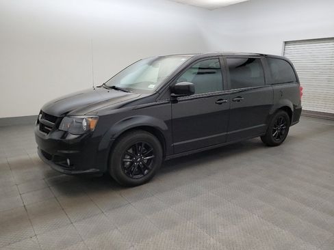 Used 2020 Dodge Grand Caravan SXT w/ Driver Convenience Group FWD image 2