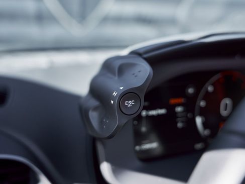 Used 2025 McLaren Artura image 56