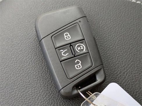 New 2026 Volkswagen Taos SE image 34