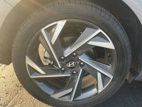 Used 2024 Hyundai Elantra Limited FWD image 5