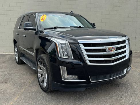 Used 2017 Cadillac Escalade Luxury AWD/4WD image 6