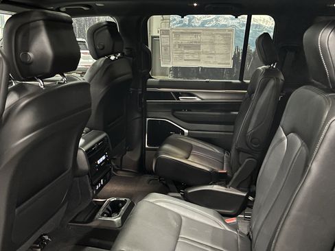 New 2026 Jeep Grand Wagoneer Limited AWD/4WD image 13