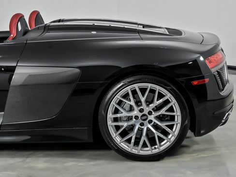 Used 2017 Audi R8 V10 w/ Ceramic Brake Package image 9