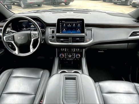 Used 2022 Chevrolet Suburban Z71 w/ Luxury Package image 16