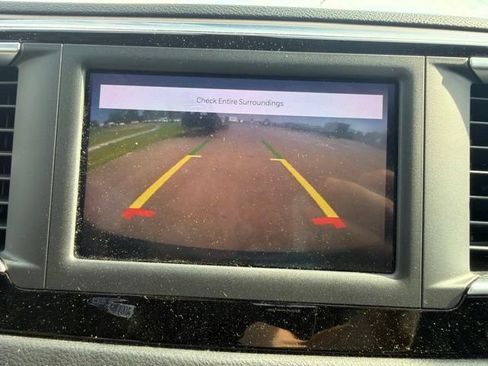Used 2022 Chrysler Voyager LX FWD image 27