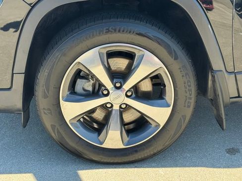 Used 2019 Jeep Cherokee Limited AWD/4WD image 5