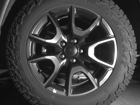 Used 2025 Jeep Compass Trailhawk AWD/4WD image 14