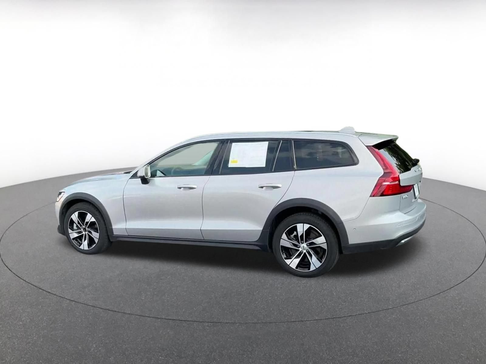 Used 2025 Volvo V60 B5 Cross Country Plus AWD/4WD image 9