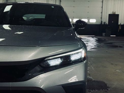 Used 2023 Honda Civic Sport image 3