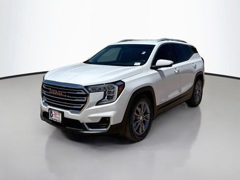 Used 2022 GMC Terrain SLT w/ Tech Package FWD image 3