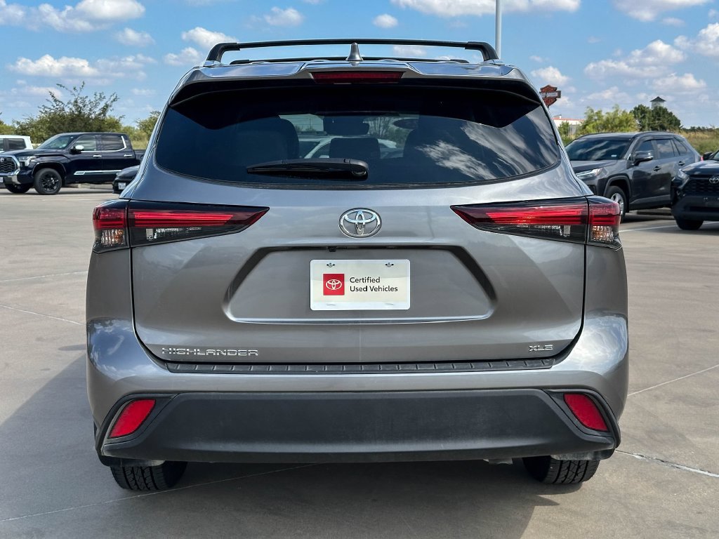 Certified 2025 Toyota Highlander XLE FWD image 4