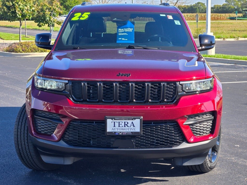 Used 2025 Jeep Grand Cherokee Altitude w/ Trailer Tow Package AWD/4WD image 3