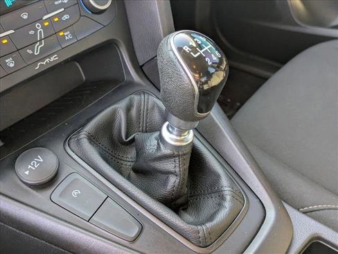 Used 2018 Ford Focus SE FWD image 12