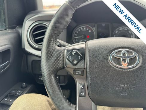 Used 2022 Toyota Tacoma TRD Sport image 21