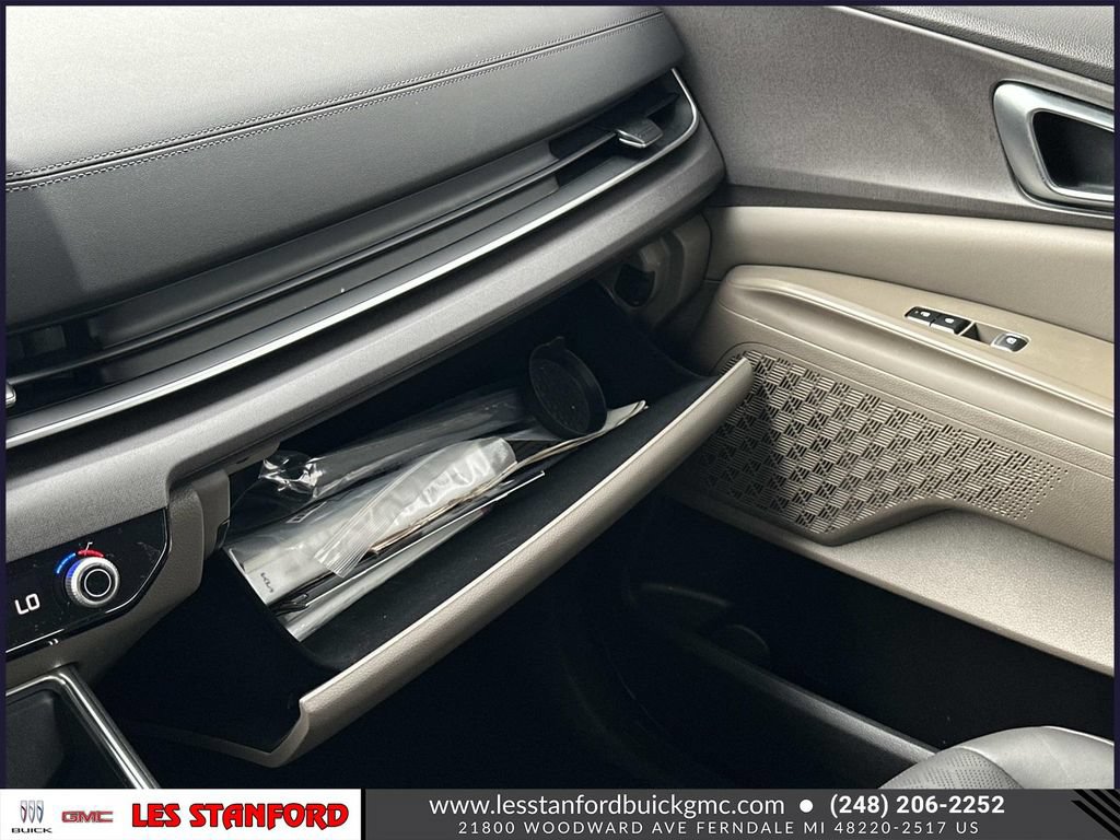 Used 2025 Kia Carnival EX FWD image 34