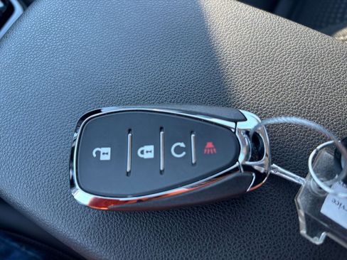 Used 2025 Chevrolet Trax LT w/ LT Convenience Package image 21