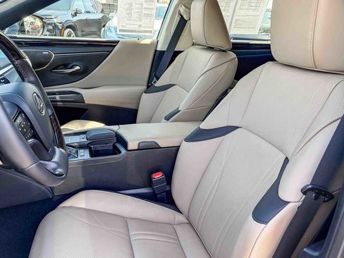 Certified 2021 Lexus ES 300h w/ Accessory Package FWD image 17
