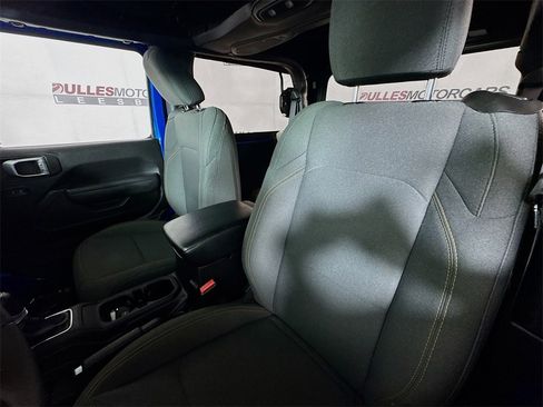 Used 2024 Jeep Wrangler Sport S image 19