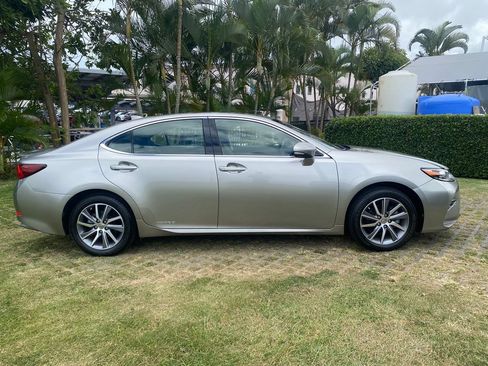 Used 2016 Lexus ES 300h FWD image 8