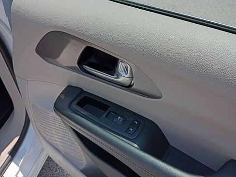 Used 2024 Chrysler Pacifica Touring-L FWD image 40