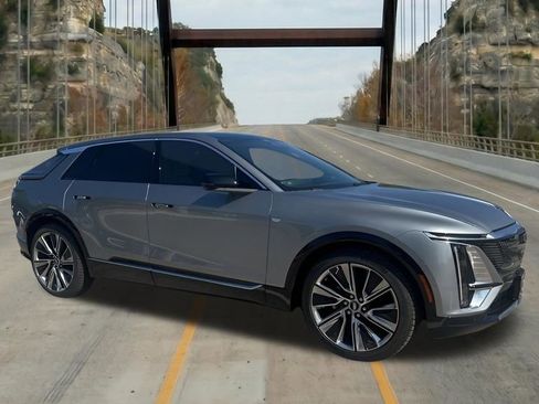 New 2026 Cadillac Lyriq Signature Luxury w/ Nappa Leather Package AWD/4WD image 12