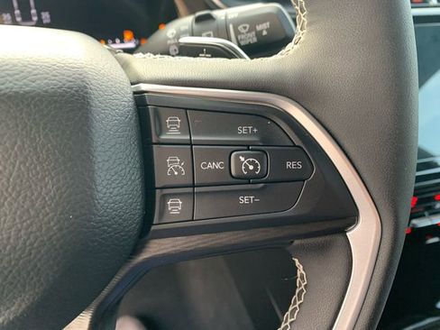 Used 2025 Jeep Grand Cherokee L Altitude AWD/4WD image 25