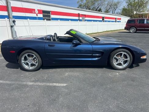 Used 2000 Chevrolet Corvette Convertible w/ Memory Pkg RWD image 2