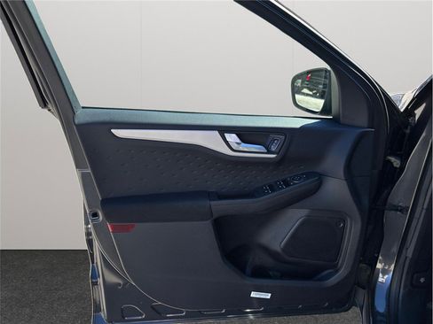 Used 2020 Ford Escape SE image 20